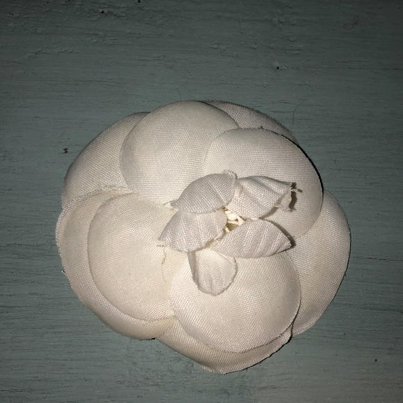 White Camellia - Medium Size - Picture 1 of 6